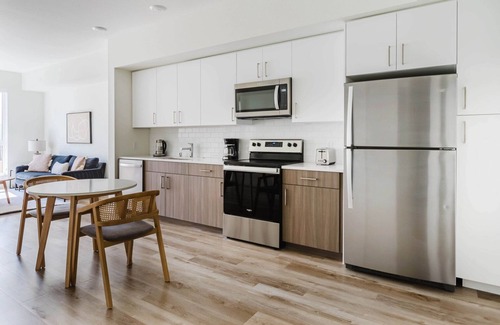 Hayward Apartment | Upscale Hayward 1BR w/Heated Pool & On-Site Restaurants, by Blueground