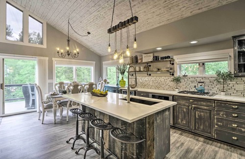 Breckenridge Heights House | Upscale Home w/Hot Tub: 3 Mi to Breck Ski Resort!