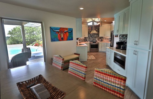 Ingram House | Upscale, Magnificent Views, Dog Friendly. Owner Friendly!