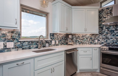 Ingram House | Upscale, Magnificent Views, Dog Friendly. Owner Friendly!