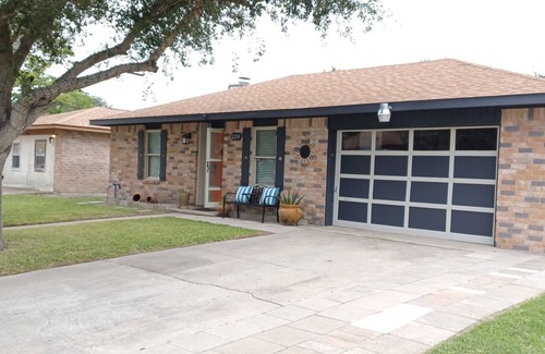 South Side House | Upscale, Modern Gateway