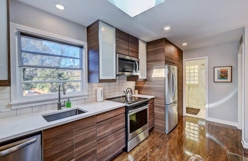 Cherry Condo | Upscale Myers Park 1BR King Condo | Queens Rd