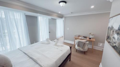 Pickering Villa | Upscale Pickering Escape Near Lake & Dining