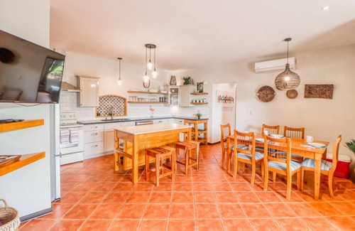 Playa Flamingo Condo | Upscale retreat on ocean-view property - pool, outdoor kitchen, and fast Wifi