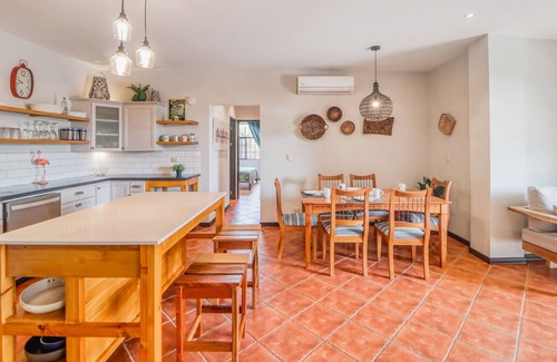 Playa Flamingo Condo | Upscale retreat on ocean-view property - pool, outdoor kitchen, and fast Wifi