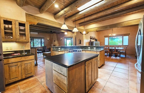 Taos House | Upscale Serenity with 360 Views- Mini Split AC great indoor/outdoor space