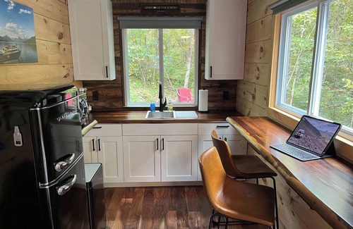 Stanton Cabin | Upscale Shipping Container in the Woods of Red River Gorge | Hot Tub | Private