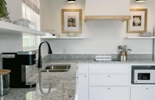 Abilene Apartment | Upscale studio with skyline view