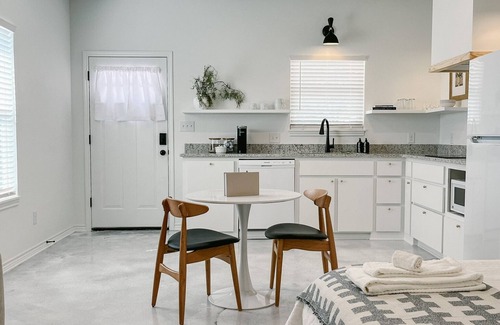 Abilene Apartment | Upscale studio with skyline view