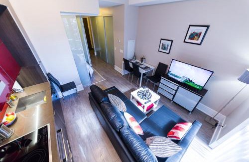 Toronto Entertainment District Apartment | Upscale Suite at CN Tower, Metro Convention & Rogers Centre