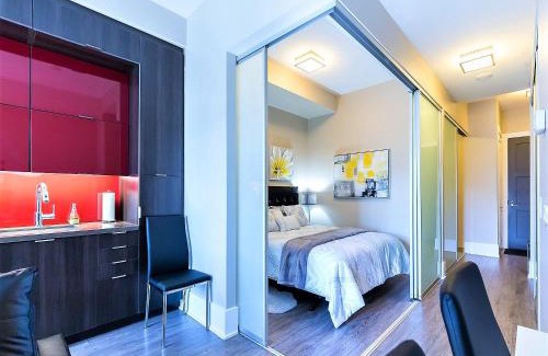 Toronto Entertainment District Apartment | Upscale Suite at CN Tower, Metro Convention & Rogers Centre