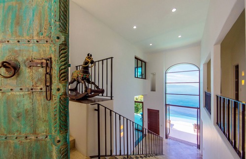 Conchas Chinas House | Upscale Villa , great views of the Bay , private pool walking distance to beach