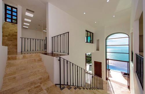 Conchas Chinas House | Upscale Villa , great views of the Bay , private pool walking distance to beach