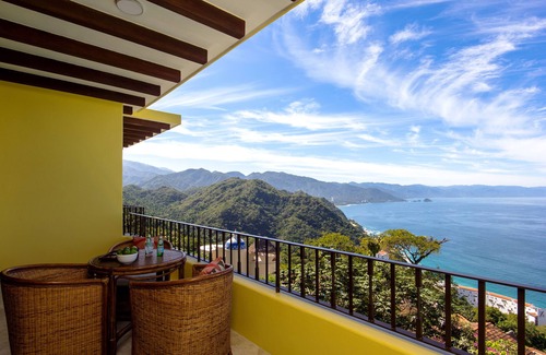 Conchas Chinas House | Upscale Villa , great views of the Bay , private pool walking distance to beach
