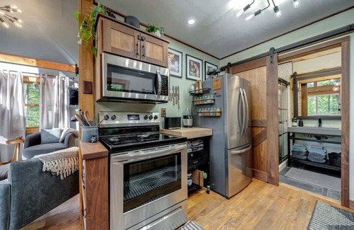 Paw Paw Cabin | Upscale w Fireplace, Fire Pit, Games in Gated Comm
