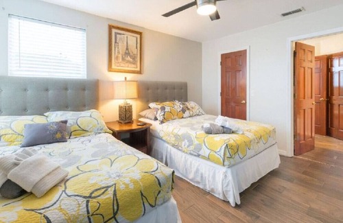 Lindfields Villa | Upscale Well-Appointed Holiday Villa! Private Pool