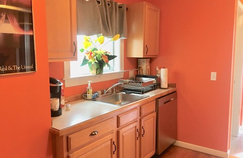 Springfield House | Upscaled Home In A Quiet Neighborhood! You Have the Entire Home to Yourself!