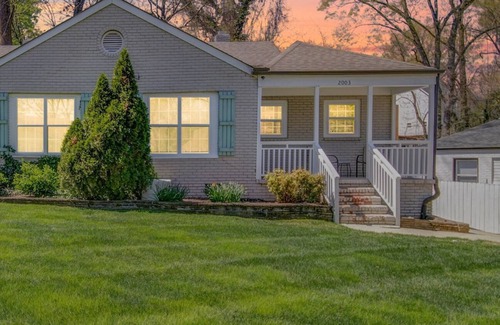 Villa Heights House | Uptown Charlotte 2BR Getaway