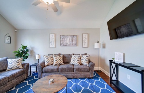 Villa Heights House | Uptown Charlotte 2BR Getaway