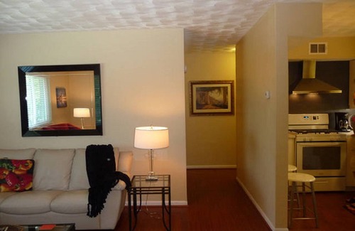 Knox - Henderson Apartment | Uptown Dallas - Bright 1 bd #4, WiFi, Parking, Near Restaurants & Shops & Safe