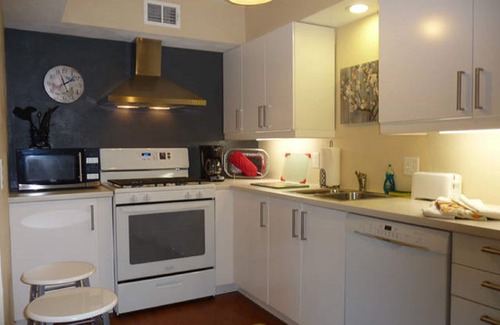 Knox - Henderson Apartment | Uptown Dallas - Bright 1 bd #4, WiFi, Parking, Near Restaurants & Shops & Safe