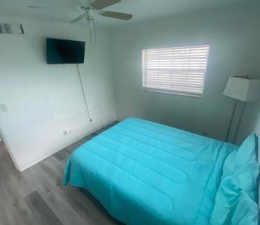 Crescent Lake Hotel | Uptown Inn & Suites