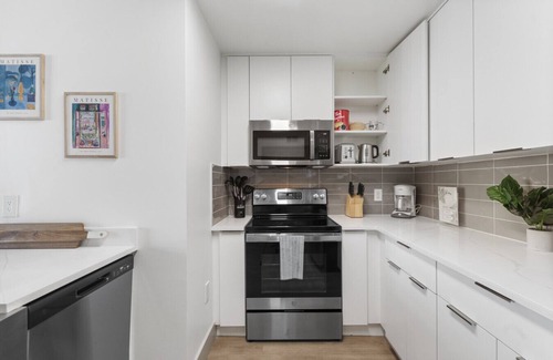 Fourth Ward Apartment | Uptown Luxury | Top Floor King Suite, Free Parking