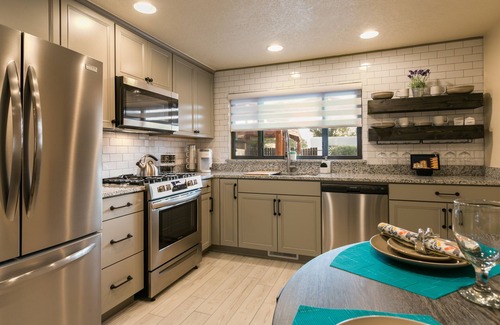 Uptown House | Uptown-No Cleaning Fee-Hot Tub-Putting Green-Firepit-Outdoor Kitchen