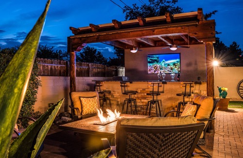 Uptown House | Uptown-No Cleaning Fee-Hot Tub-Putting Green-Firepit-Outdoor Kitchen