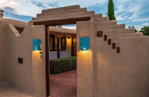 Uptown House | Uptown-No Cleaning Fee-Hot Tub-Putting Green-Firepit-Outdoor Kitchen