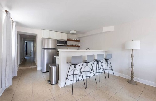 Leonidas House | Uptown Recently Renovated | 3 Blocks to Streetcars