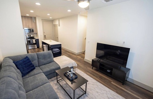 Farmers Branch Apartment | Urban 1-bedroom apartment in Addison with WiFi, AC & Reserved Parking