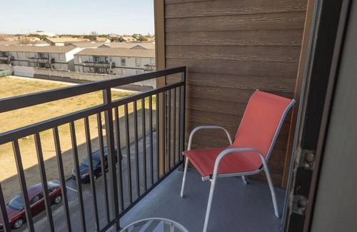 Farmers Branch Apartment | Urban 1-bedroom apartment in Addison with WiFi, AC & Reserved Parking