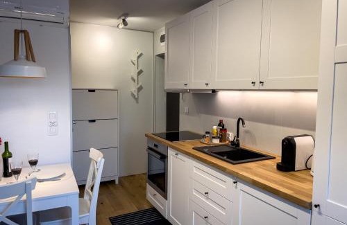 Chorzow Apartment | URBAN APARTMENTS Studio No 4A, FREE PRIVATE PARKING, Self CHECK-IN