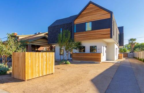 Garfield House | Urban Art Loft - Historic DT Phoenix-Chefs Kitchen