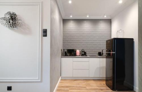 Muranow Apartment | Urban Chic - City Center - Warsaw Stays - Solidarnosci 64