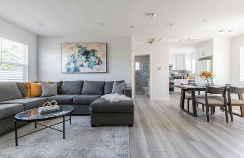 Alhambra House | Urban Comfort Back House: w/Stylish 2-Bedroom, 2-Bath Oasis with High-Speed Connectivity and Secure Parking.