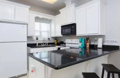 Edinburg Apartment | Urban Elegance Private Gated 1 BR