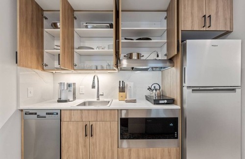 Main - Military Plaza Hotel | Urban Elegance—Steps from River Walk | In-Unit Laundry & Kitchen