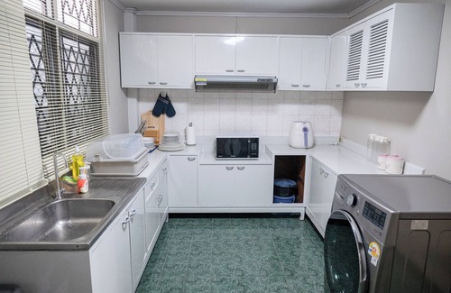 Wang Thonglang House | Urban Grace 5 Bedroom Spacious House Prime Location Near BTS Skytrain