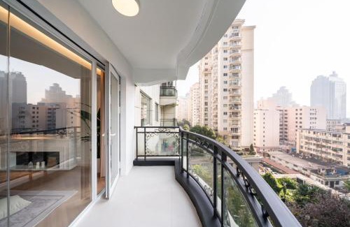 Downtown Shanghai Apartment | Urban Hub Superior Suite 3 bedrooms near the People's Square include Garden