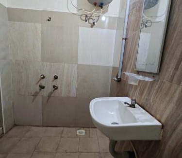 Thoraipakkam Hotel | Urban Nest Roomz - Thoraipakkam OMR