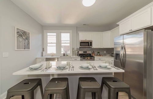 East Rock Apartment | Urban Oasis 3BR Parking Washer & Dryer Yale East Rock