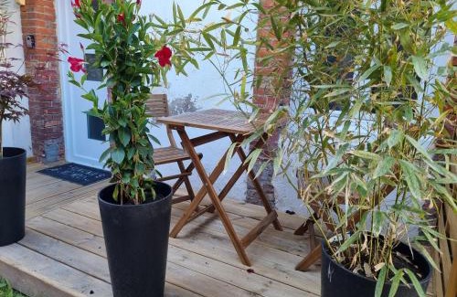 Chalon-sur-Saone Apartment | Urban Oasis, Appartement Chic et Neuf
