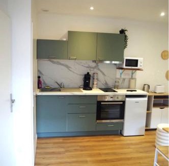 Chalon-sur-Saone Apartment | Urban Oasis, Appartement Chic et Neuf