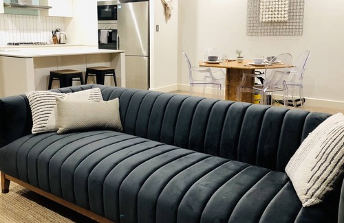 Wollongong CBD Apartment | Urban Oasis