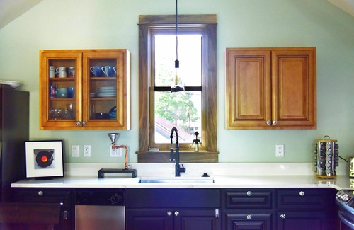 Sunnyside Cottage | Urban Oasis Guesthouse: with Hot Tub & Firepit, Highlands, sleeps 8