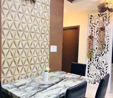 Jhotwara Apartment | Urban oasis Modern 3BHK, sandy cafe with balcony views