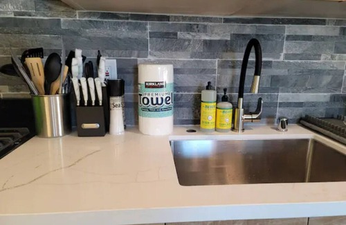 Hayward Apartment | Urban Oasis to Love, Near SF, Free Parking Onsite