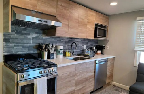 Hayward Apartment | Urban Oasis to Love, Near SF, Free Parking Onsite